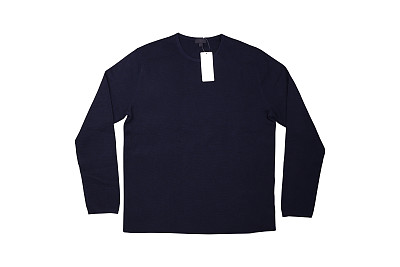 孤立的蓝色海军蓝毛衣与标签图片下载