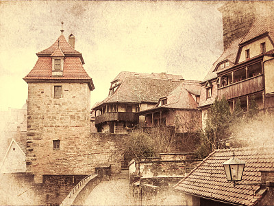 城市景观的中世纪街道与城门塔。Rothenburg,巴伐利亚,德国。复古的滋润。图片下载