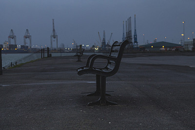 孤独的长椅上图片下载