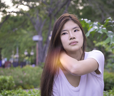 肌肉疼痛的亚洲女孩素材图片