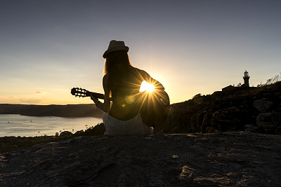 日落时的吉他音乐图片下载