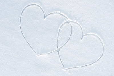 雪上的两颗心图片下载
