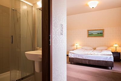 商务旅行者的豪华套装图片下载