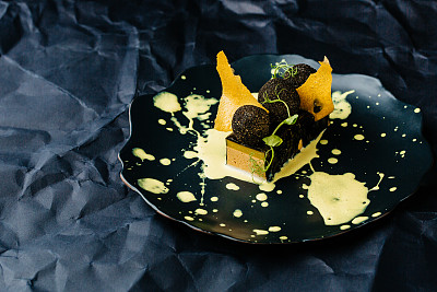 美食微距照片上的黑色背景图片下载