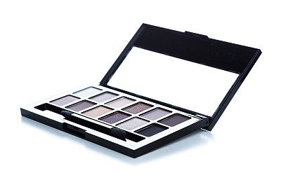 装饰化妆品孤立在白色背景上。化妆用品图片下载