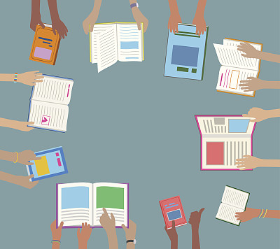 孩子们在学校阅读图书馆的书素材图片