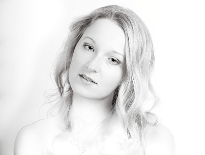 金发碧眼的女孩图片下载