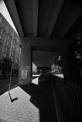 城市下的桥图片下载