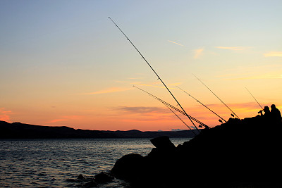钓鱼在日落之后素材图片