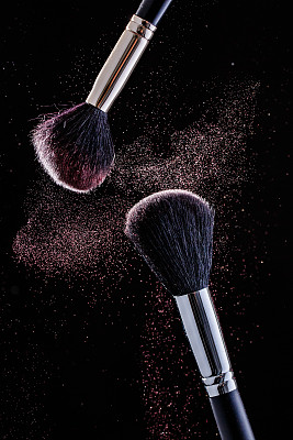 刷上一层黑色的云粉图片下载