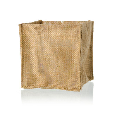 白色背景上的黄麻包图片下载