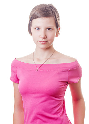 穿着粉红色衬衫的少女图片下载