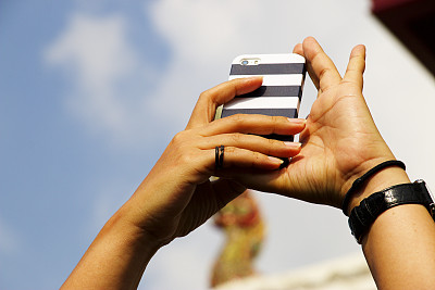 手在用手机图片下载