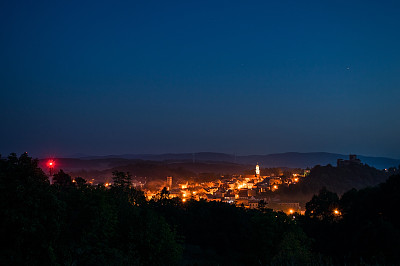 晚上的博尔科夫镇图片下载