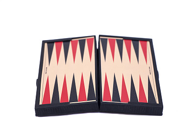 双陆棋游戏板孤立在白色背景图片下载