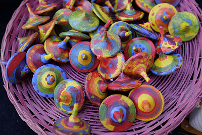 旋转的陀螺图片下载