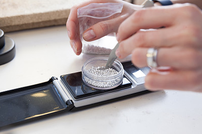 戈德史密斯在工作图片下载