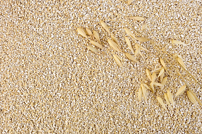 带有燕麦梗的小麸皮图片下载