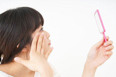 年轻女性护理皮肤问题图片下载