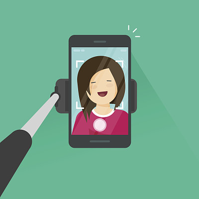 自拍杆和智能手机为自己制作照片矢量插图，扁平卡通年轻快乐的女孩用手机制作自拍照片图片下载