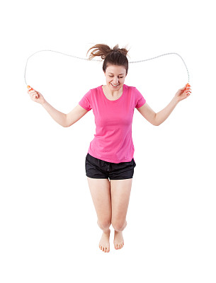 跳绳的女孩图片下载