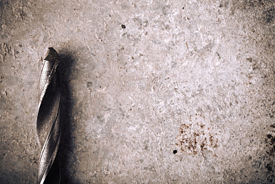 在碎石混凝土上钻孔素材图片