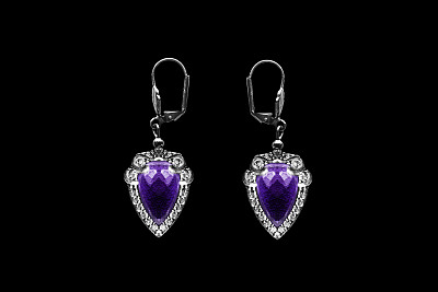 紫水晶耳环孤立图片下载