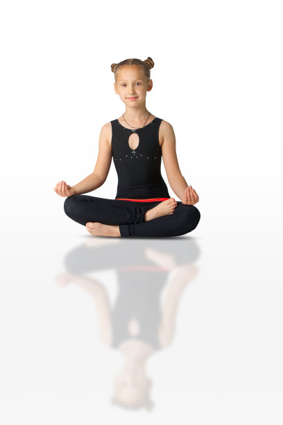 美丽的女人做瑜伽白色的背景图片下载