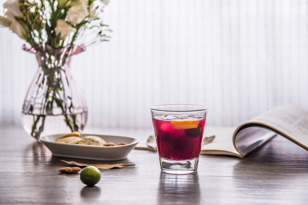 桌面花和玻璃素材图片