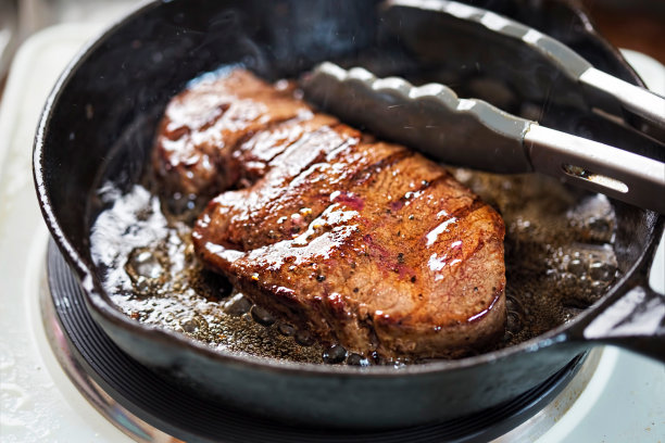 安格斯柚木用植物油煎铸图片下载