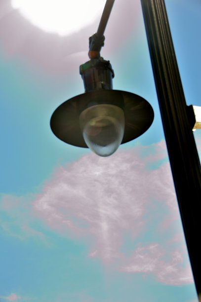 日光下的街灯研究图片下载