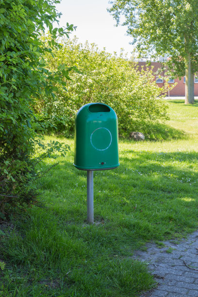 绿色的垃圾箱图片下载