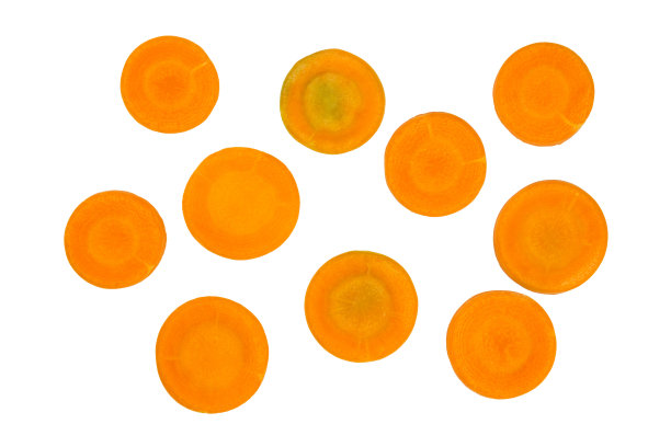 胡萝卜片孤立在白色背景上，剪切路径图片下载