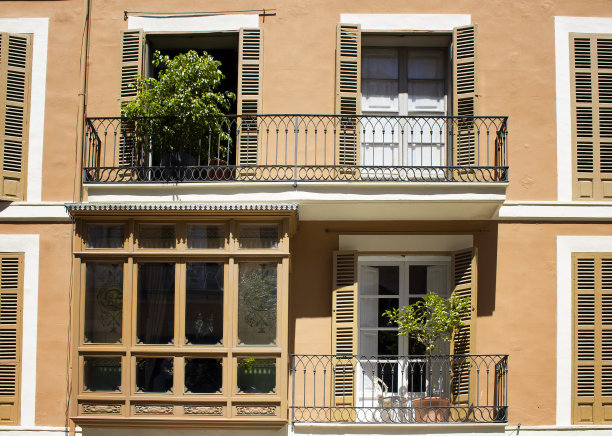 马略卡岛古老、历史、典型的建筑，展示了该地区的建筑风格。图片下载