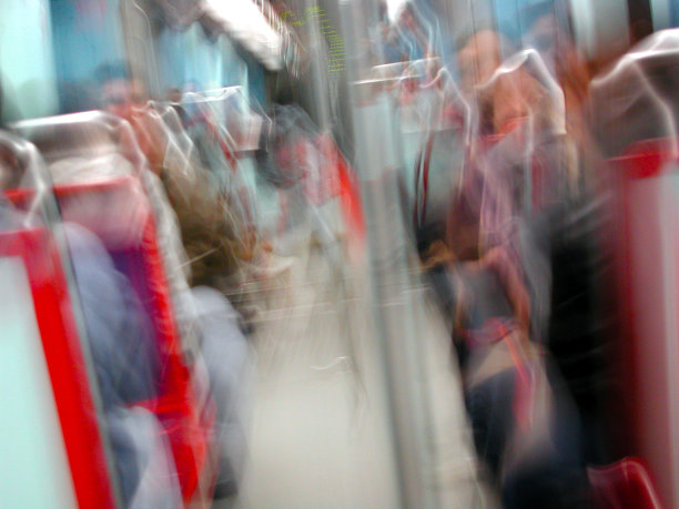 透过玻璃窗看到的人图片下载