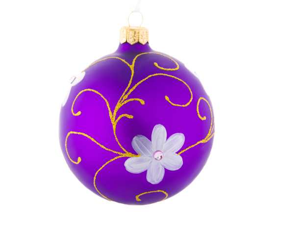 明亮的紫罗兰圣诞球孤立在白色的背景图片下载