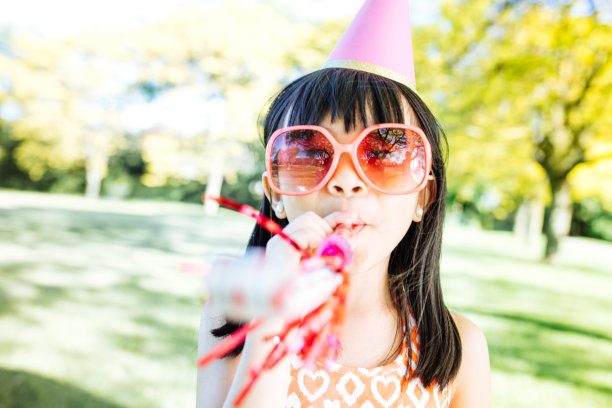 幸福的四口之家图片下载