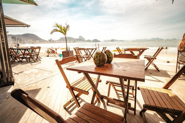 在里约热内卢的copacabana椰子海滩酒吧的观点图片下载