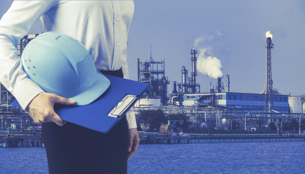 工业建筑和女工程师。图片下载