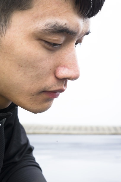 男人出汗的特写素材图片