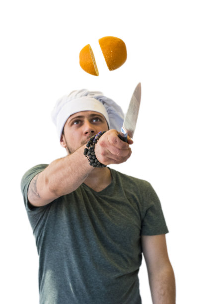 厨师在空中切橘子图片下载