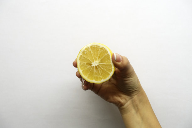 挤柠檬汁图片下载