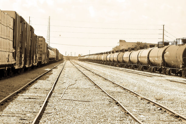火车车厢和油罐车图片下载