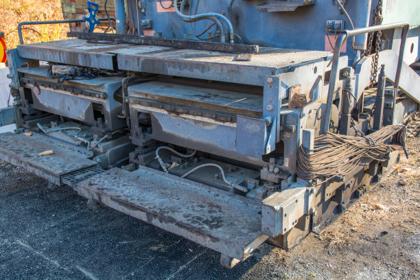 沥青摊铺机的机器。图片下载