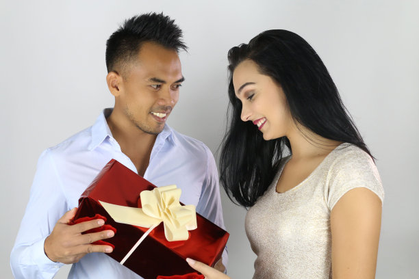 男人送给女友的礼物图片下载