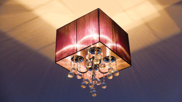 广场的吊灯图片下载