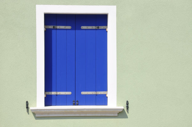 午睡时间紧闭的木窗图片下载