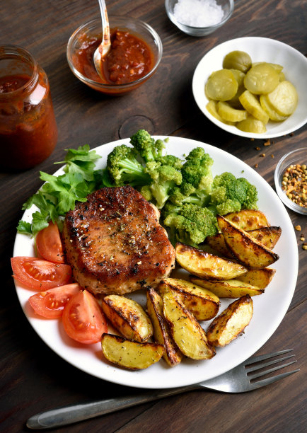 烤肉配蔬菜图片下载