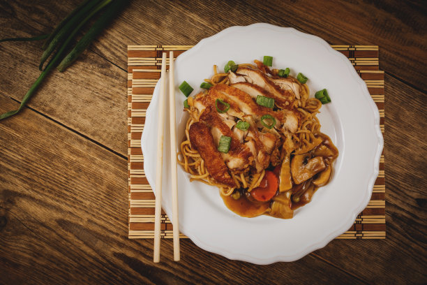 面条和鸡肉图片下载