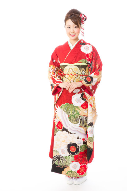 亚洲妇女的肖像穿着furisode孤立的白色背景图片下载